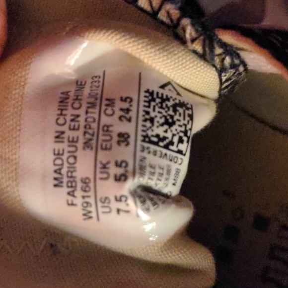 Shoes - Picture 4 of 4